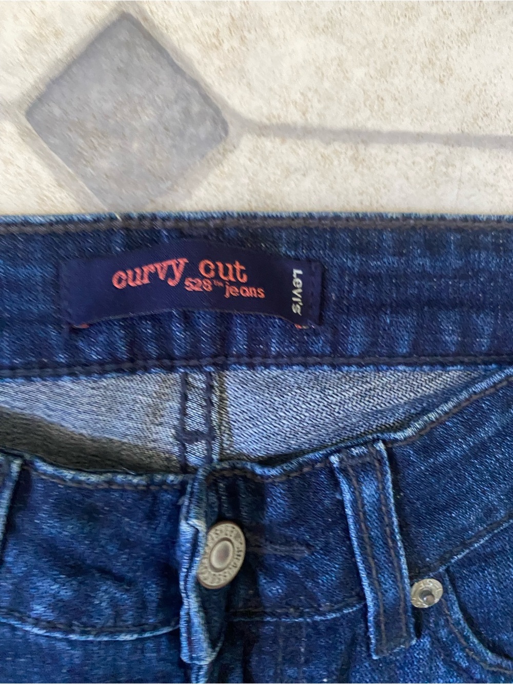 Women’s Dark Blue boot cut Leg Jeans
LEVI’S Curvy Cut 528 - Picture 3 of 6